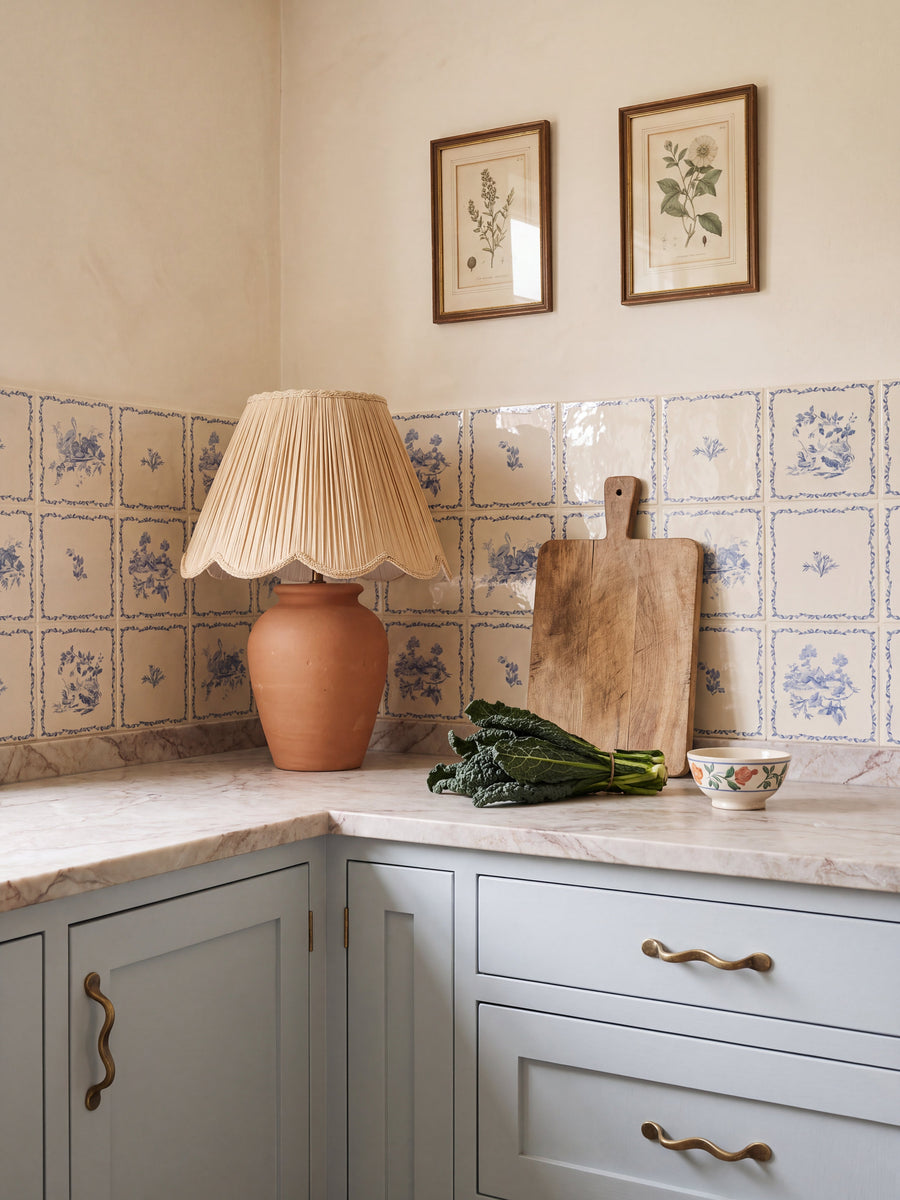 Ca’ Pietra STUDIO Sanderson - Aesop's Fables Pottery Blue Decor — official gallery image 1