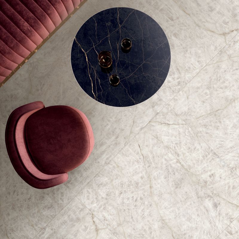 Flaviker Supreme Treasure Cristallo Amber Lux 120x120 with Materia Noir Laurent installation