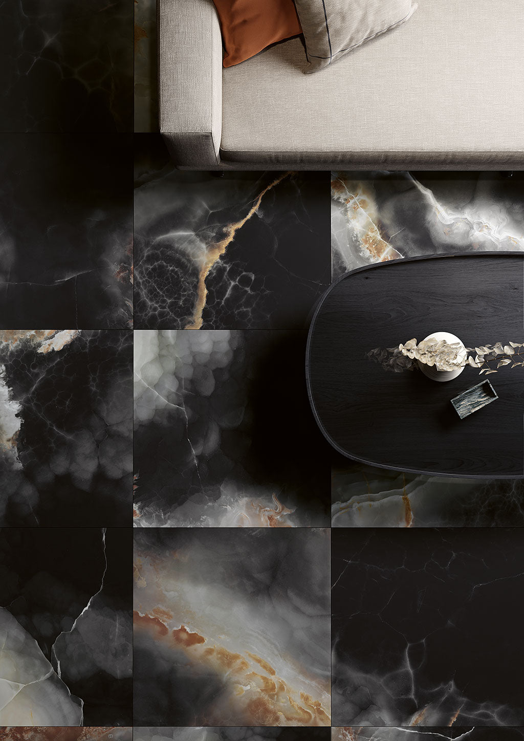 Fioranese Unica Deep Dark 89x89 onyx-effect lifestyle