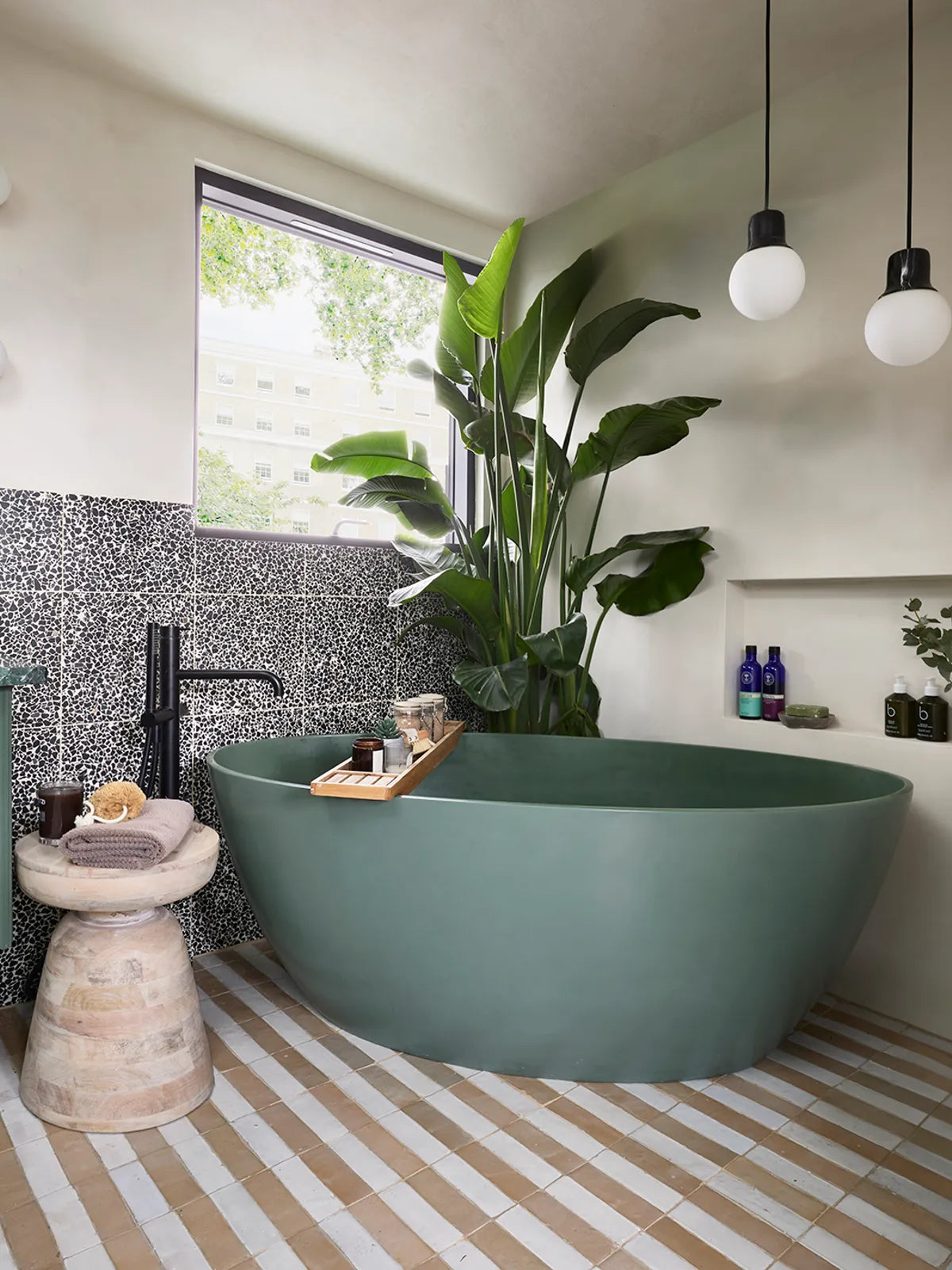 BC Designs Cian Esseta Bath official product image