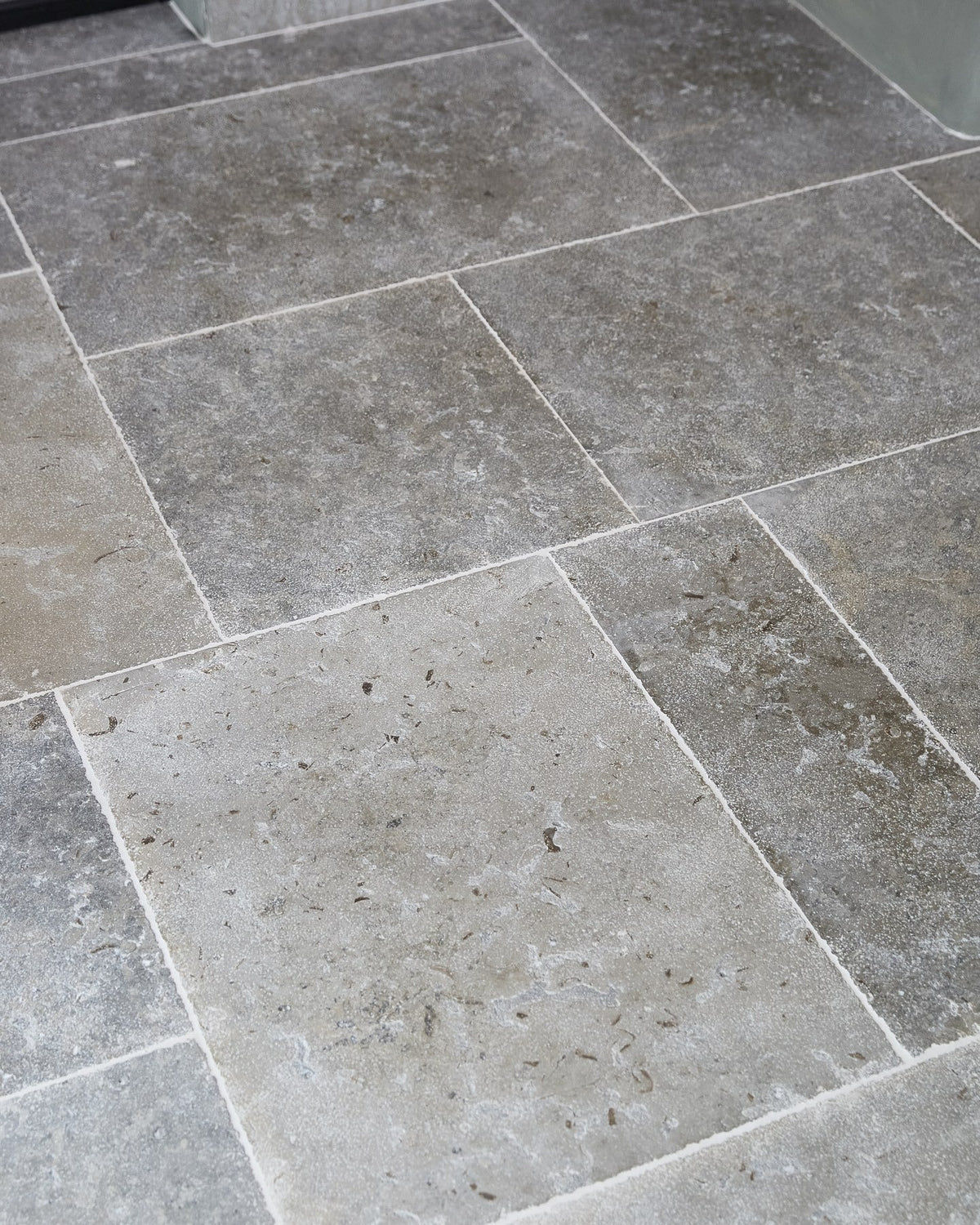 Ca’ Pietra Aquitaine Limestone Seasoned Finish — official gallery image 2