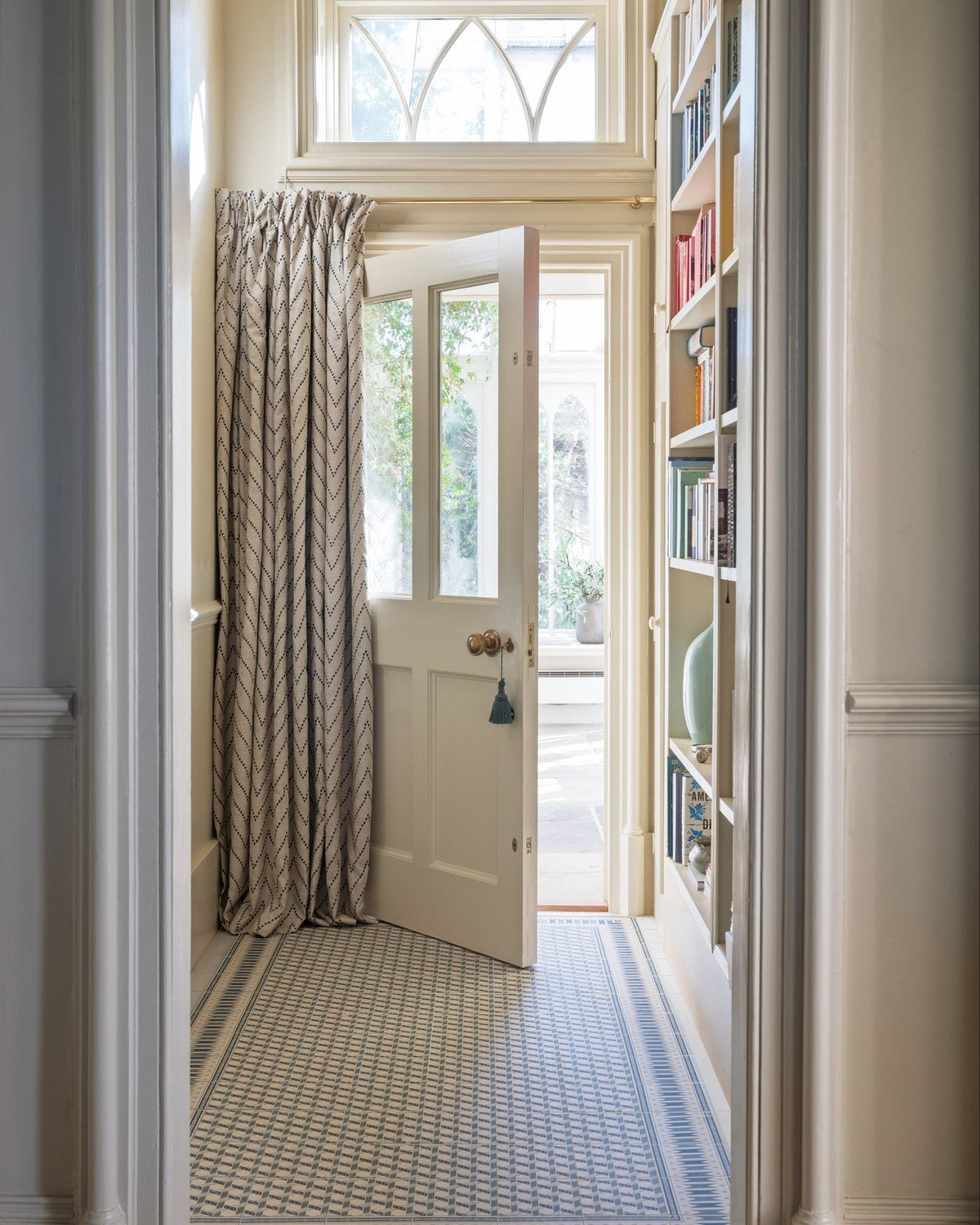 Ca’ Pietra Aventuras Ziggy Border Blue Porcelain — official gallery image 1