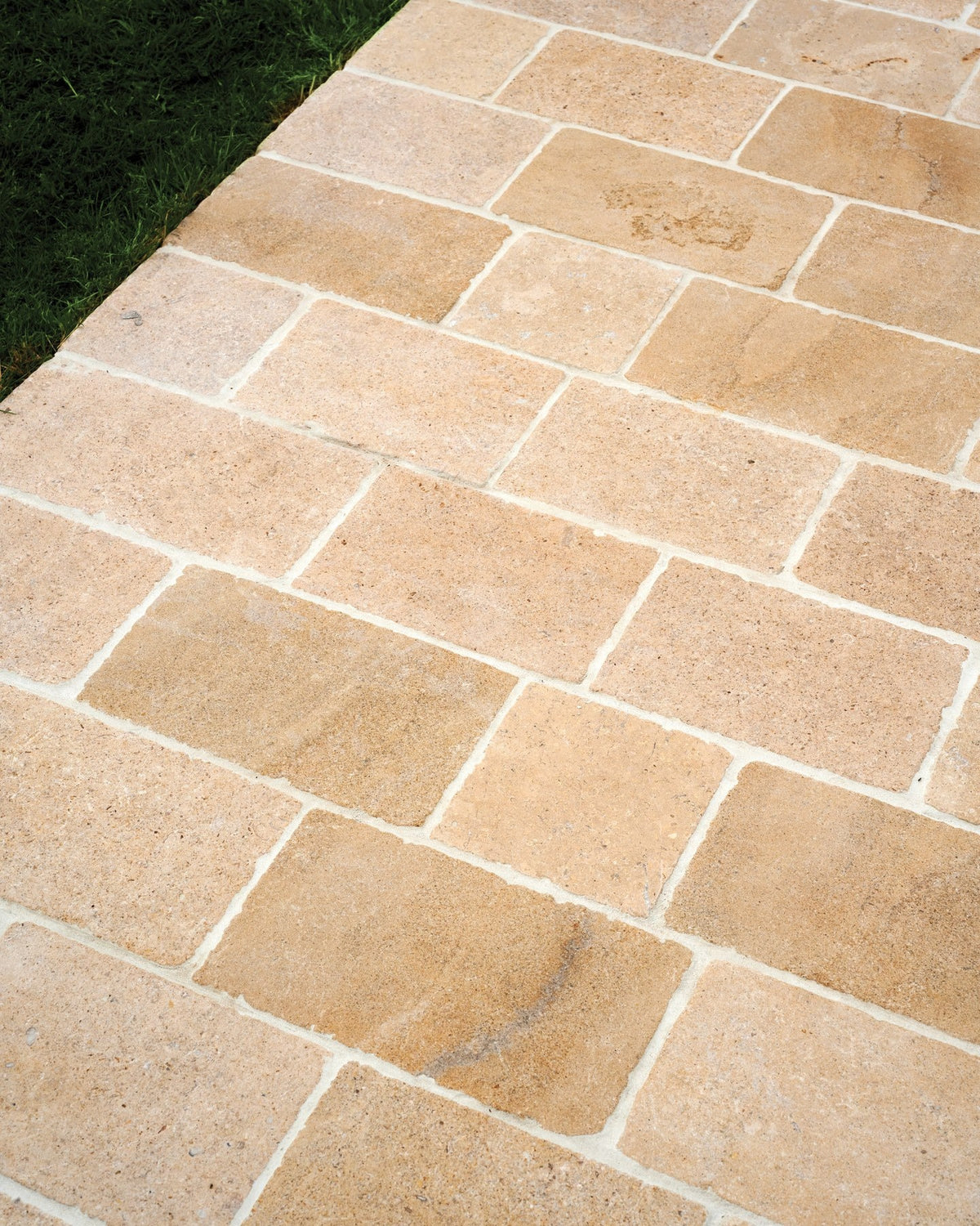 Ca’ Pietra Buscot Limestone Cobble Tumbled & Etched Finish — official gallery image 2