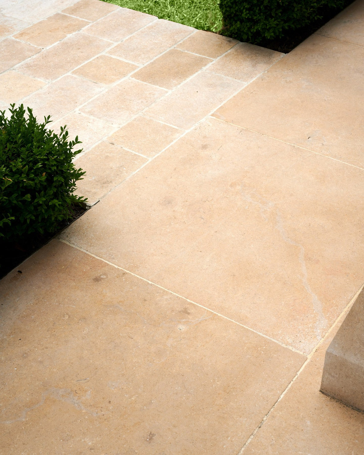 Ca’ Pietra Buscot Limestone Paving Tumbled & Etched Finish — official gallery image 2