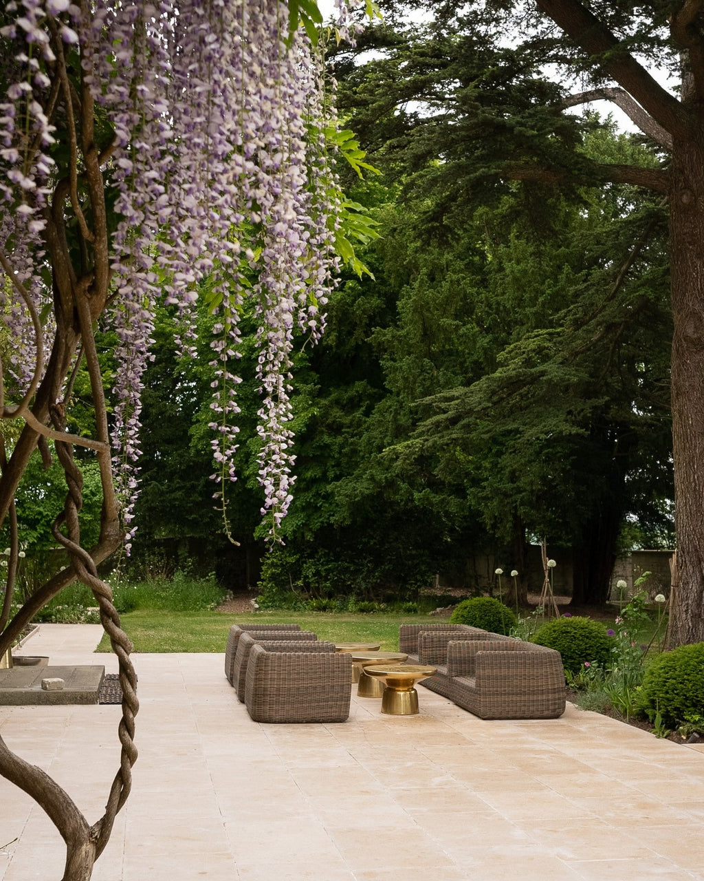 Ca’ Pietra Buscot Limestone Paving Tumbled & Etched Finish — official gallery image 10