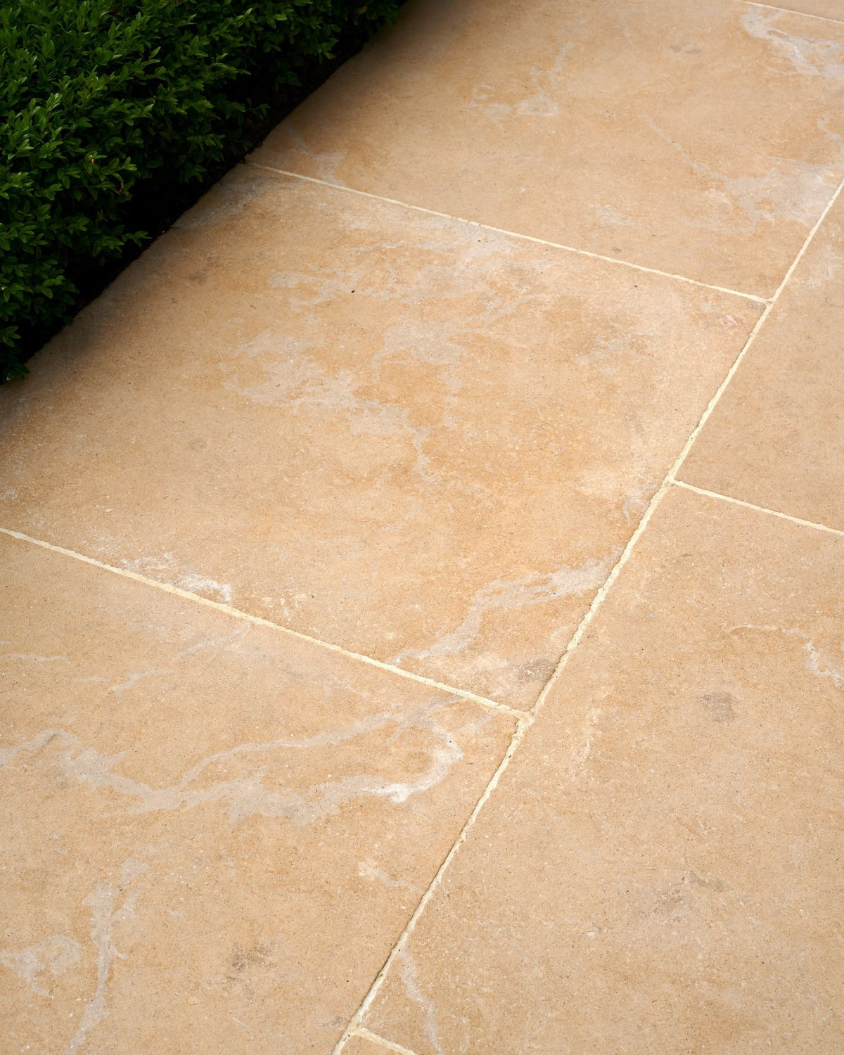 Ca’ Pietra Buscot Limestone Paving Tumbled & Etched Finish — official gallery image 11