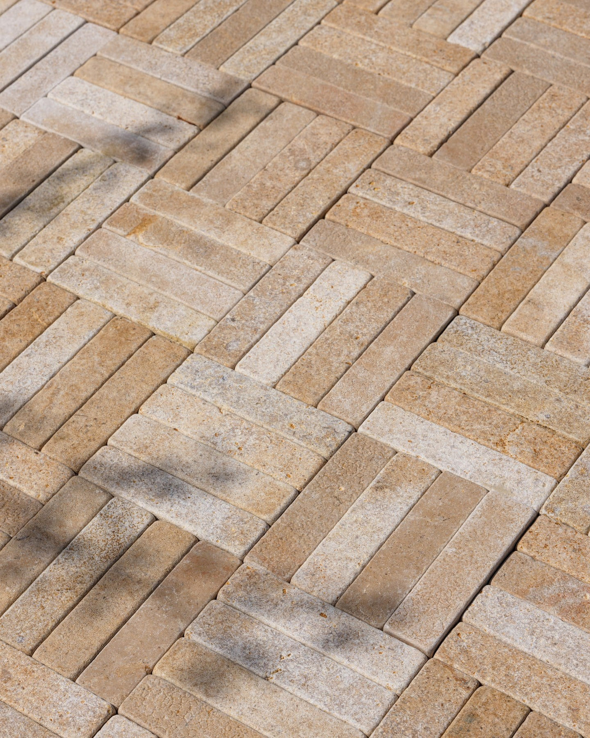 Ca’ Pietra Buscot Limestone Tumbled & Etched Klinkers — official gallery image 8