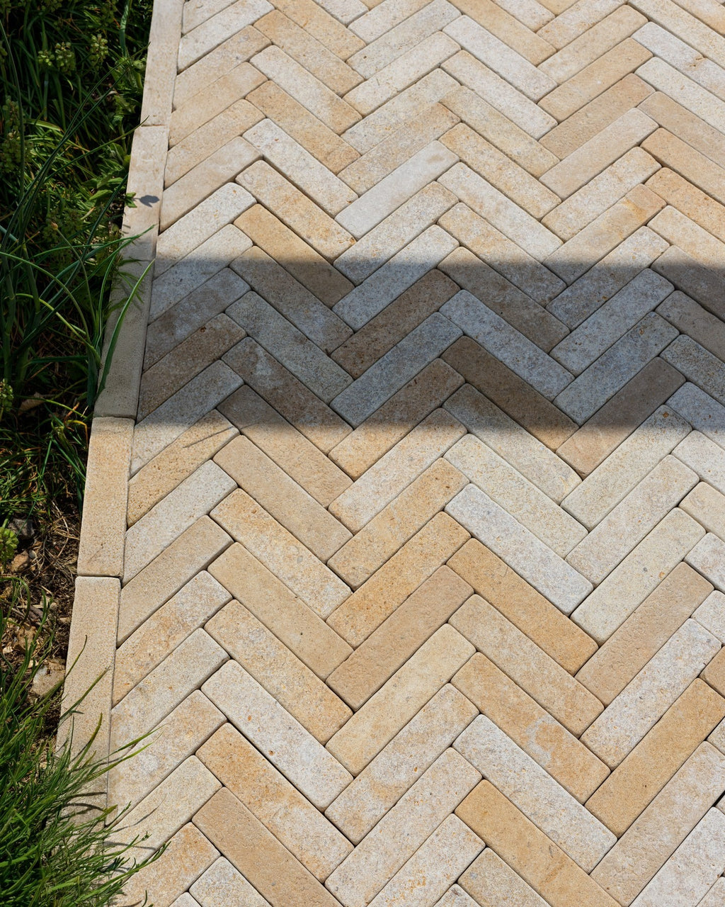 Ca’ Pietra Buscot Limestone Tumbled & Etched Klinkers — official gallery image 12