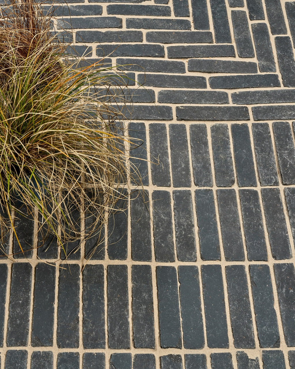 Ca’ Pietra Flanders Charcoal Tumbled Clay Pavers — official gallery image 6