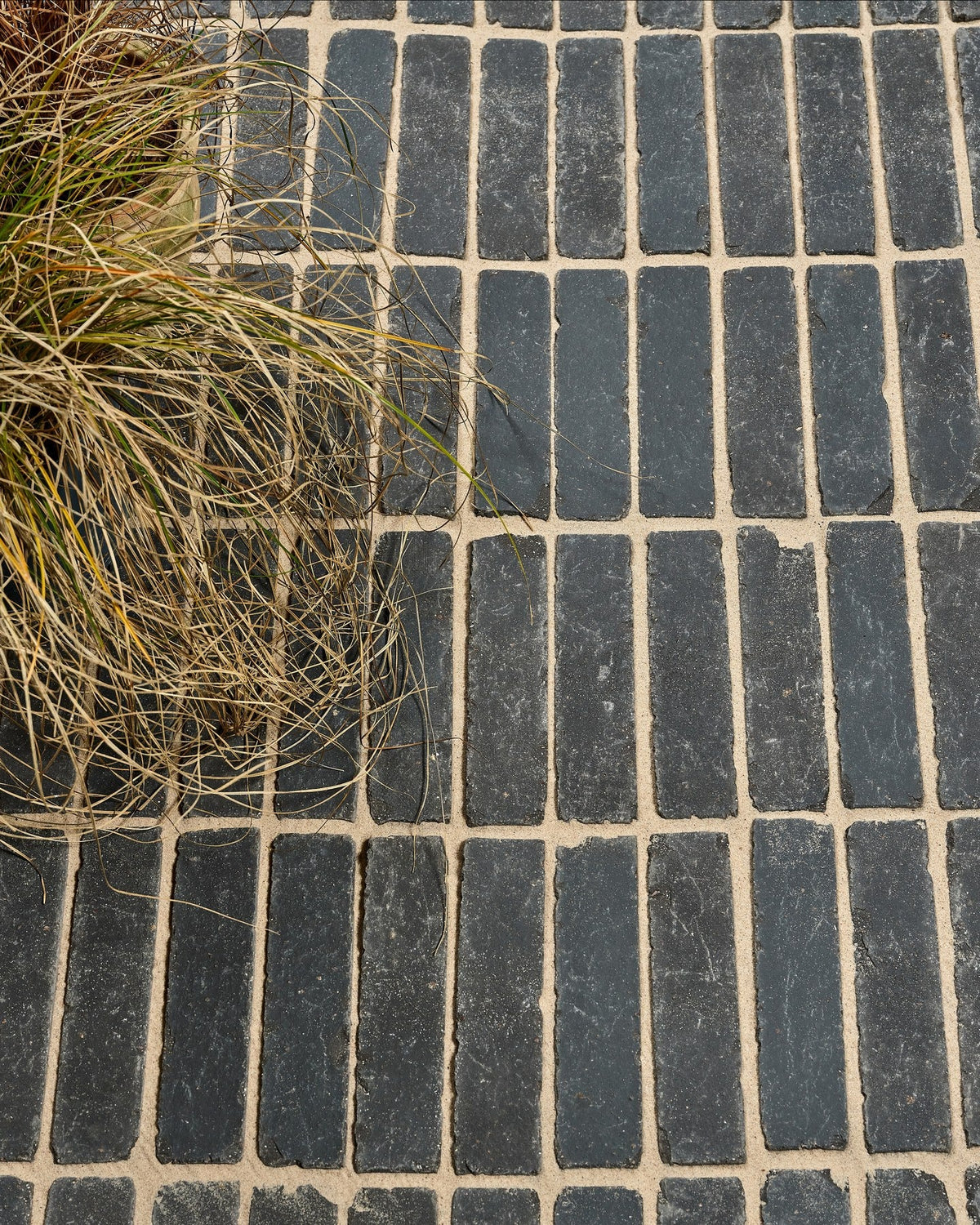 Ca’ Pietra Flanders Charcoal Tumbled Clay Pavers — official gallery image 7