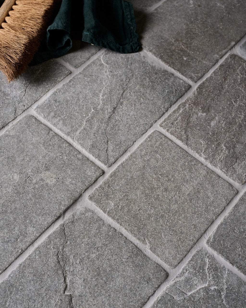 Ca’ Pietra Galway Limestone Cobble Seasoned Finish — official gallery image 1