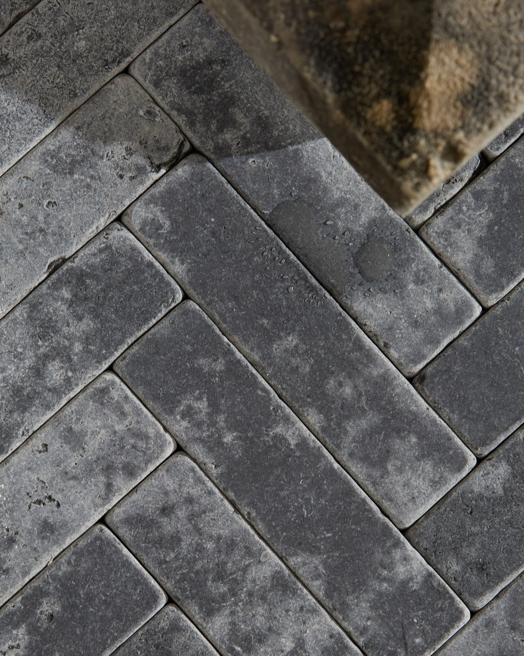 Ca’ Pietra Hazlebury Limestone Tumbled & Etched Klinkers — official gallery image 5