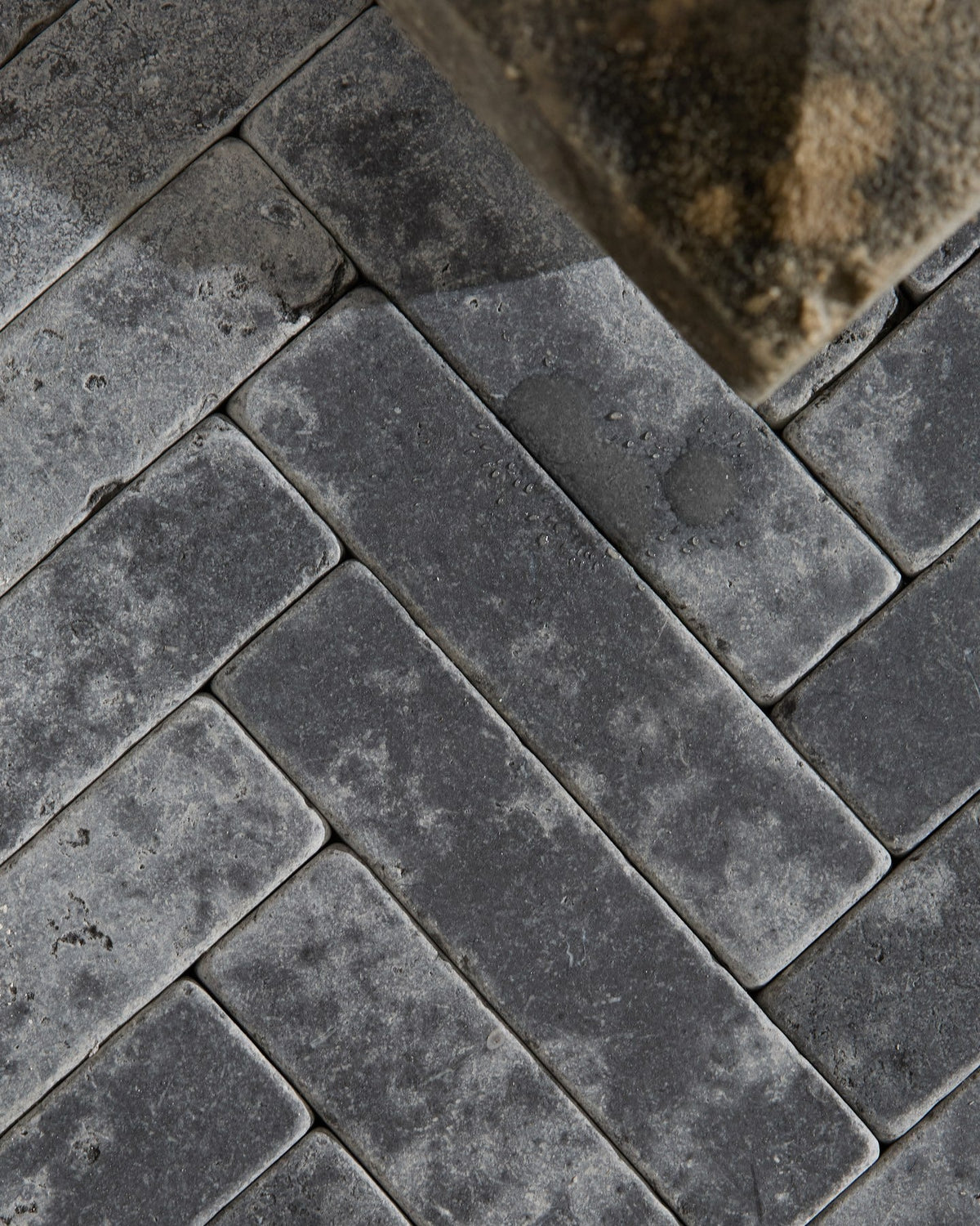 Ca’ Pietra Hazlebury Limestone Tumbled & Etched Klinkers — official gallery image 5