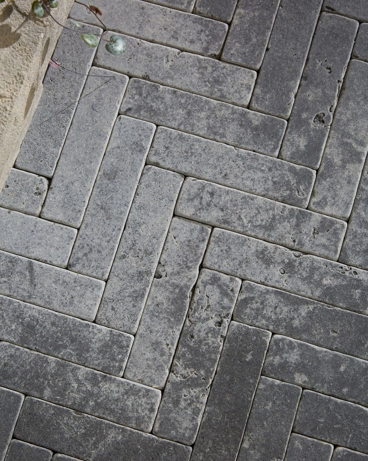 Ca’ Pietra Hazlebury Limestone Tumbled & Etched Klinkers — official gallery image 6