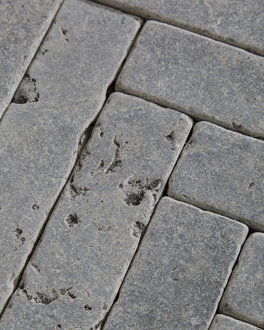 Ca’ Pietra Hazlebury Limestone Tumbled & Etched Klinkers — official gallery image 10