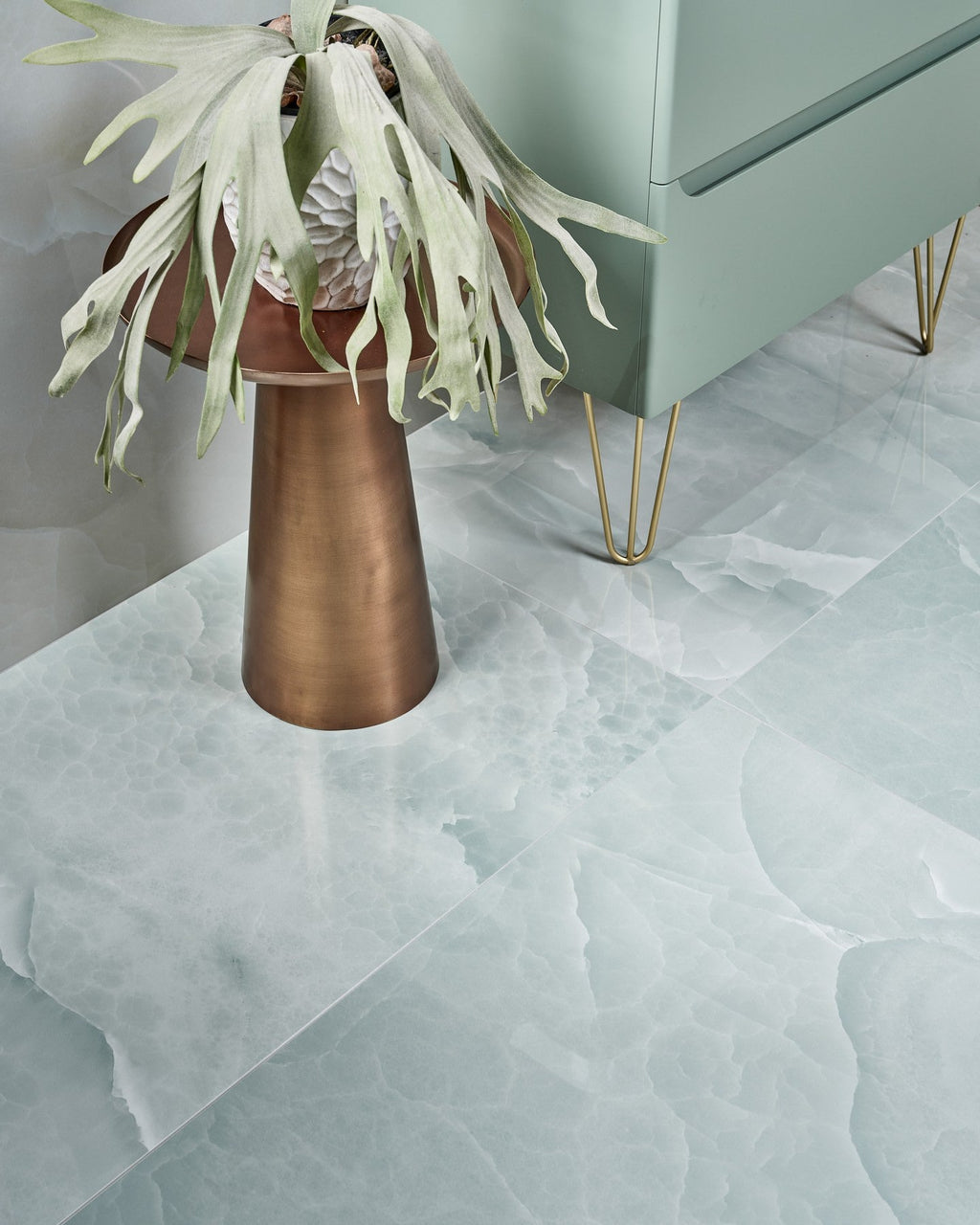 Ca’ Pietra Illusion Whisper Onyx Porcelain Polished Lagoon — official gallery image 1