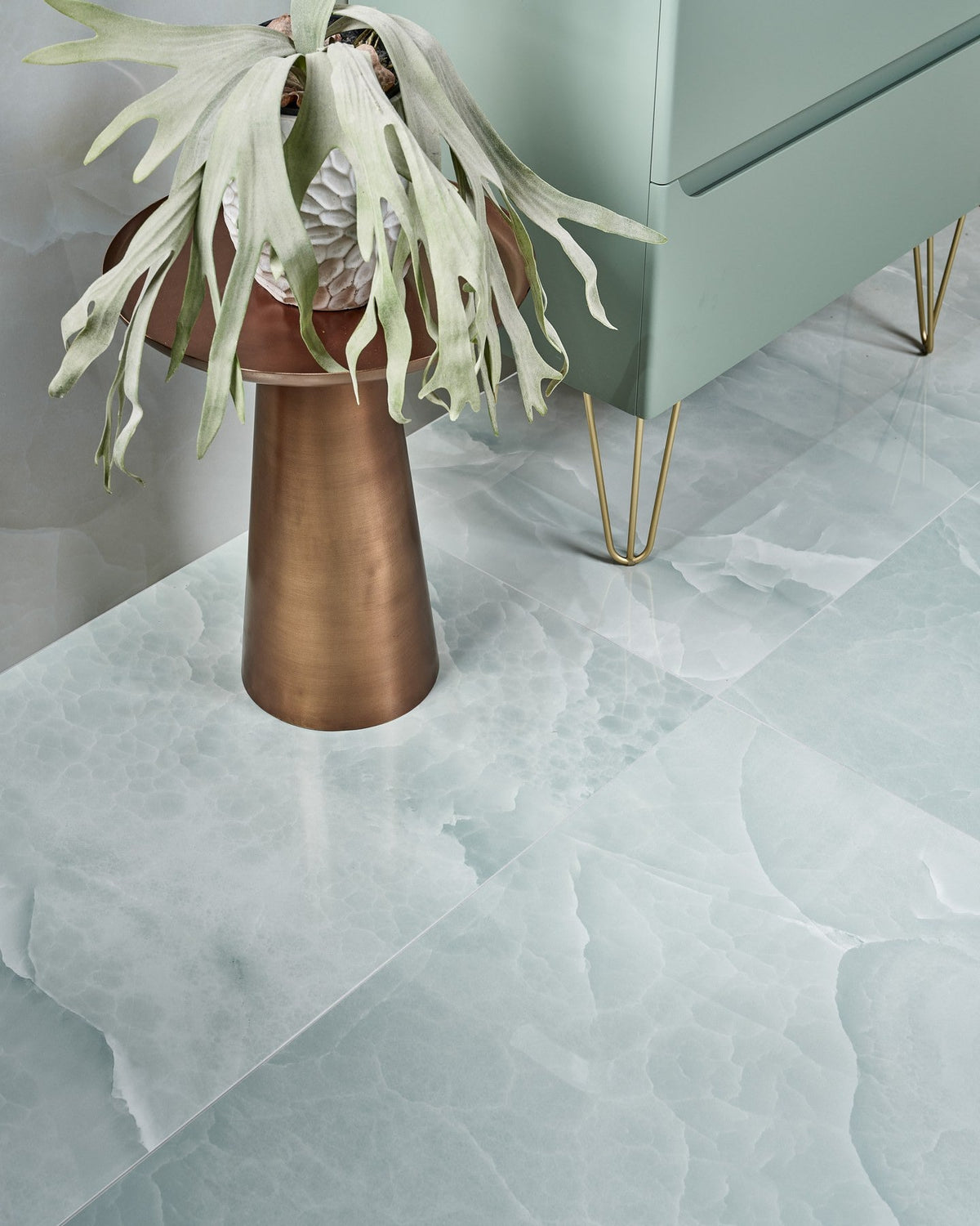 Ca’ Pietra Illusion Whisper Onyx Porcelain Polished Lagoon — official gallery image 1