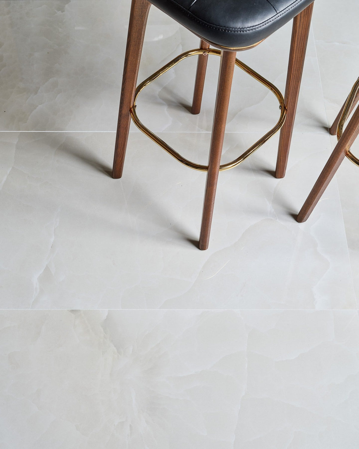 Ca’ Pietra Illusion Whisper Onyx Porcelain Polished Mist — official gallery image 6