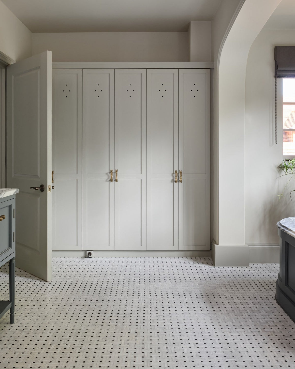 Ca’ Pietra Long Island Marble Honed Finish Wicker Mosaic — official gallery image 4