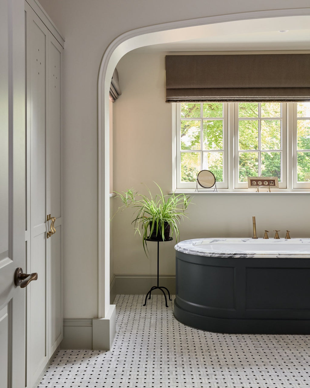 Ca’ Pietra Long Island Marble Honed Finish Wicker Mosaic — official gallery image 6