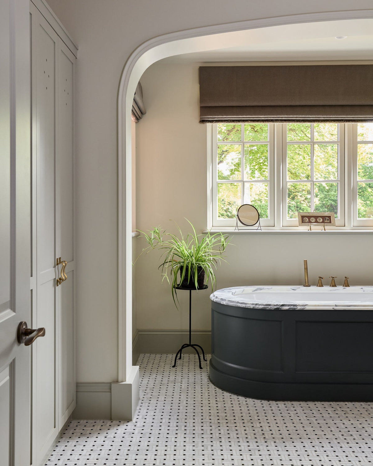 Ca’ Pietra Long Island Marble Honed Finish Wicker Mosaic — official gallery image 6