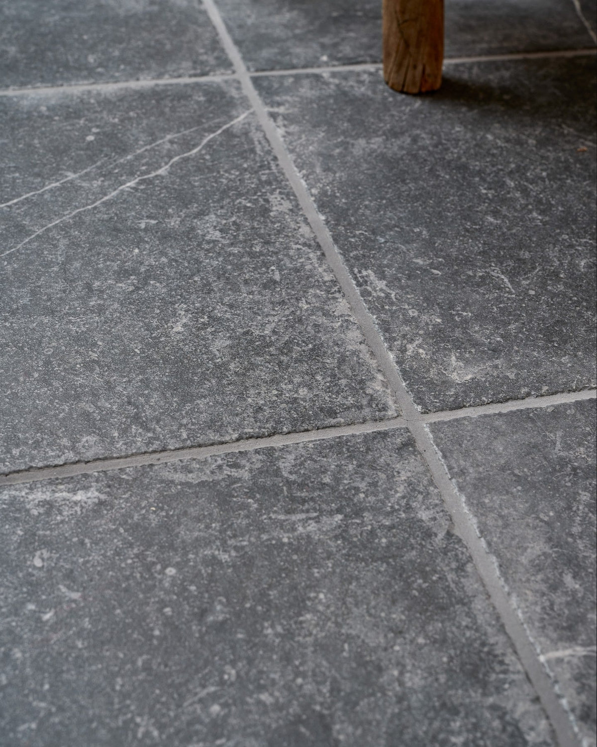 Ca’ Pietra Ludlow Porcelain Charcoal — official gallery image 4