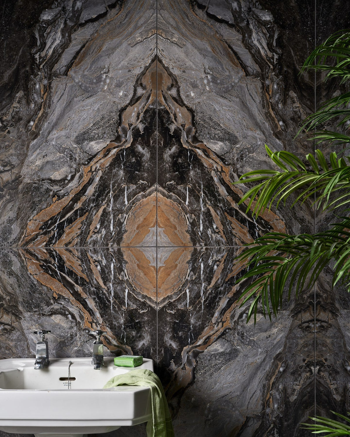 Ca’ Pietra Magnifique Porcelain Nero Bookmatched — official gallery image 3