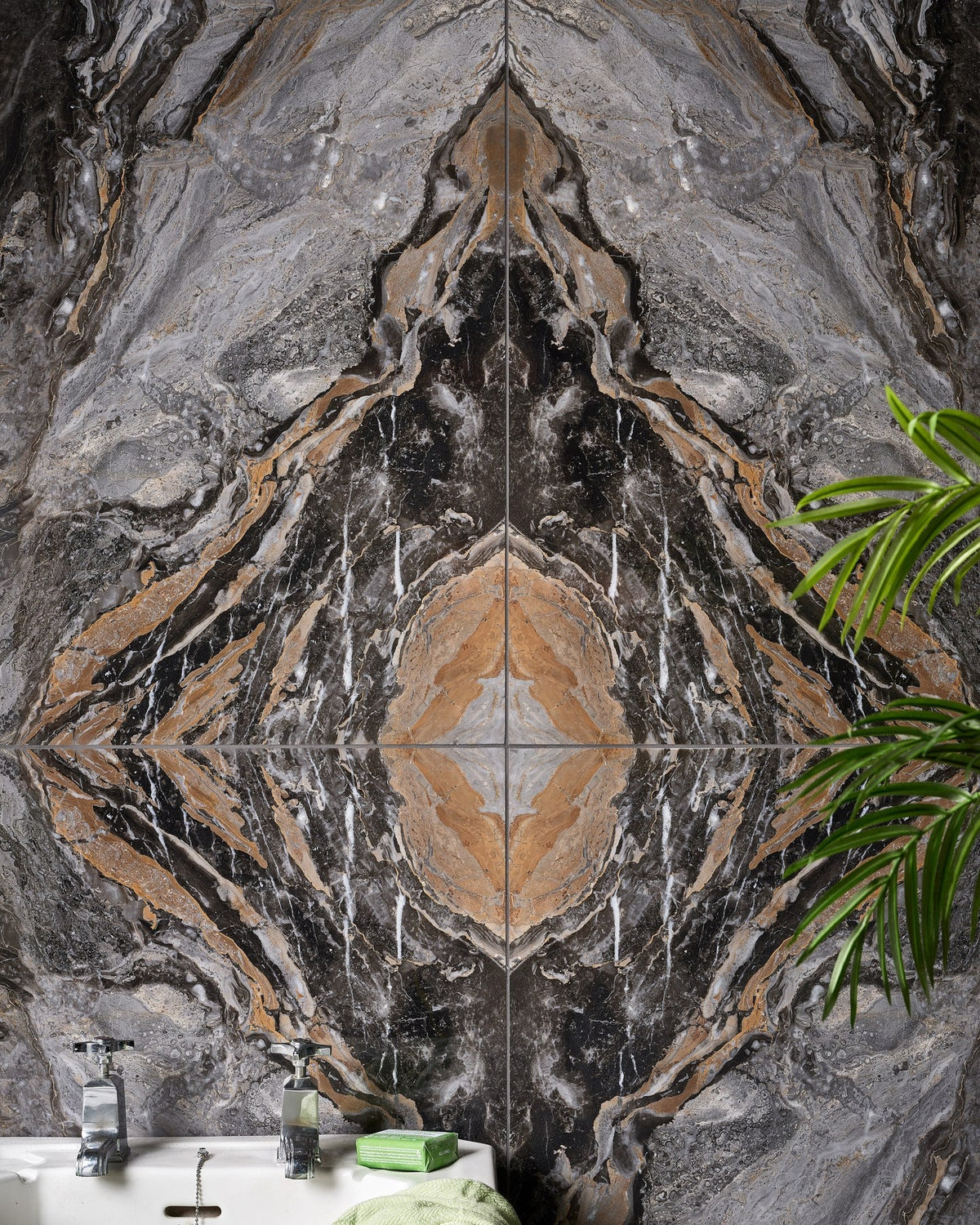 Ca’ Pietra Magnifique Porcelain Nero Bookmatched — official gallery image 4