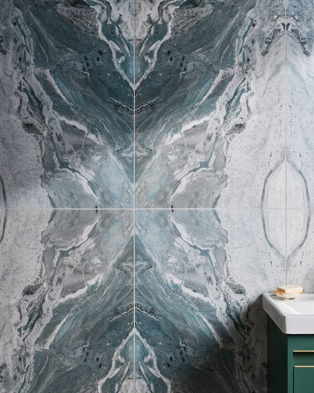 Ca’ Pietra Magnifique Porcelain Ocean Bookmatched — official gallery image 1