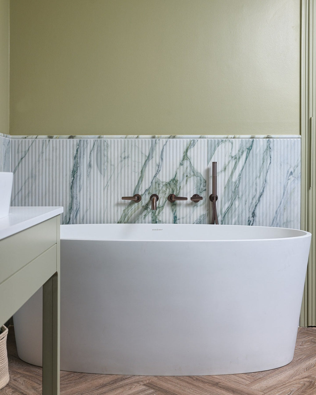 Ca’ Pietra Ashurst Minérale Herringbone Click Tile — official gallery image 4