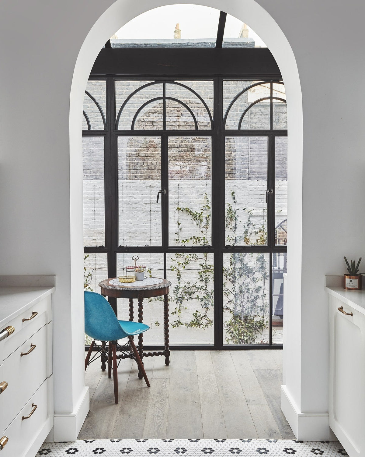 Ca’ Pietra Mono Hex Porcelain Mosaic Daisy — official gallery image 3