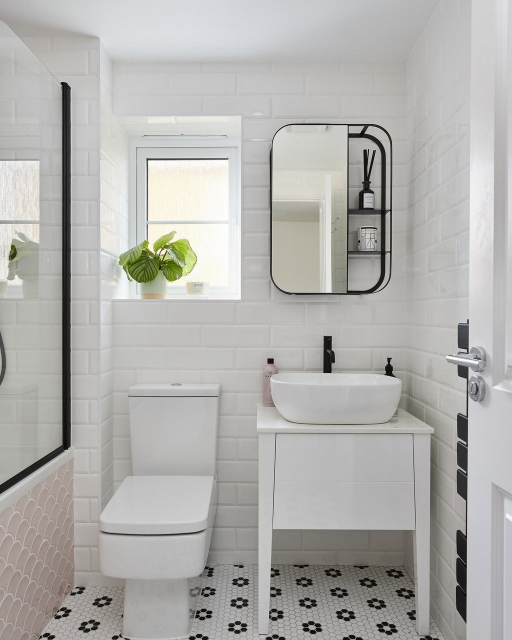 Ca’ Pietra Mono Hex Porcelain Mosaic Daisy — official gallery image 7