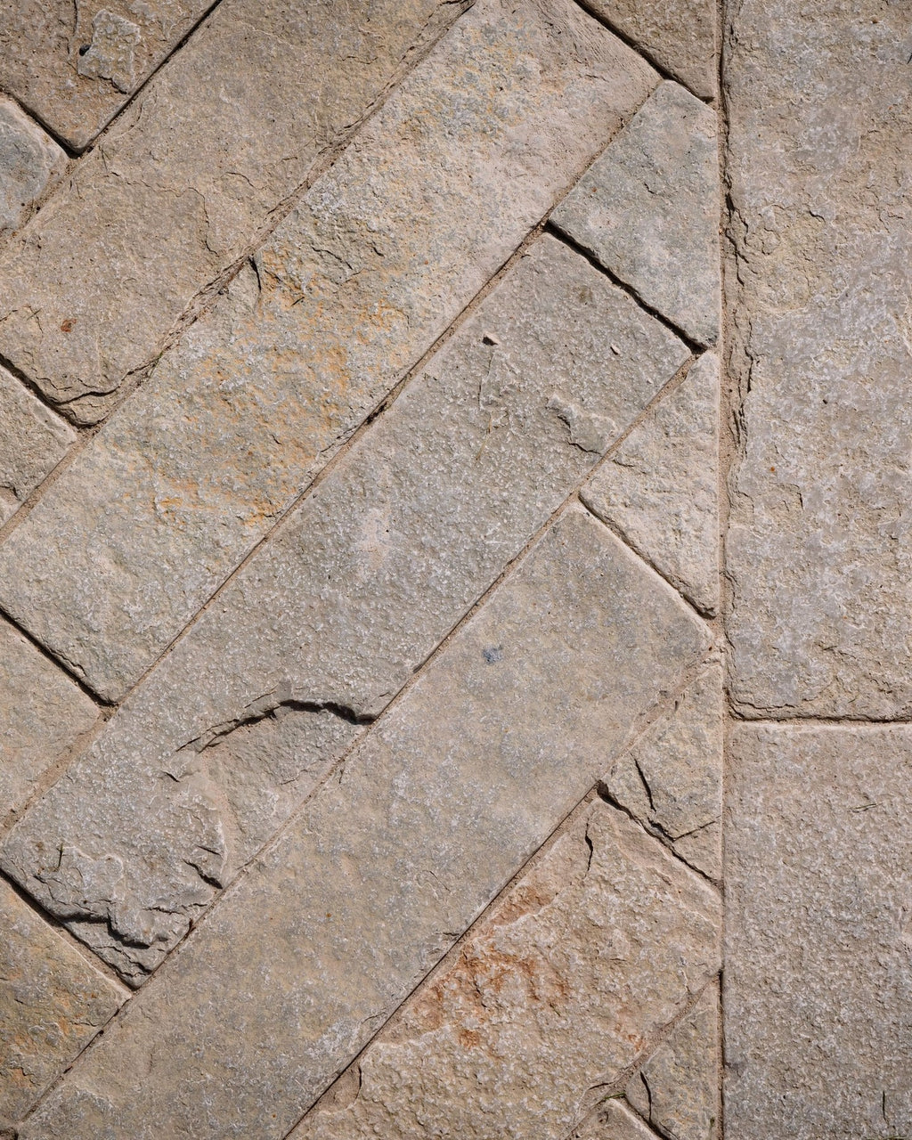 Ca’ Pietra Trusloe Limestone Seasoned Finish Parquet — official gallery image 12