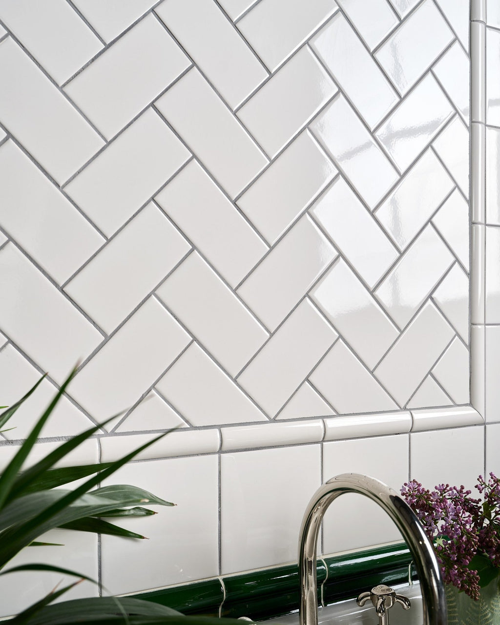 Ca’ Pietra Victorian Style™ Wall Ceramic Antique White Simple Beading Crackle Glaze — official gallery image 1