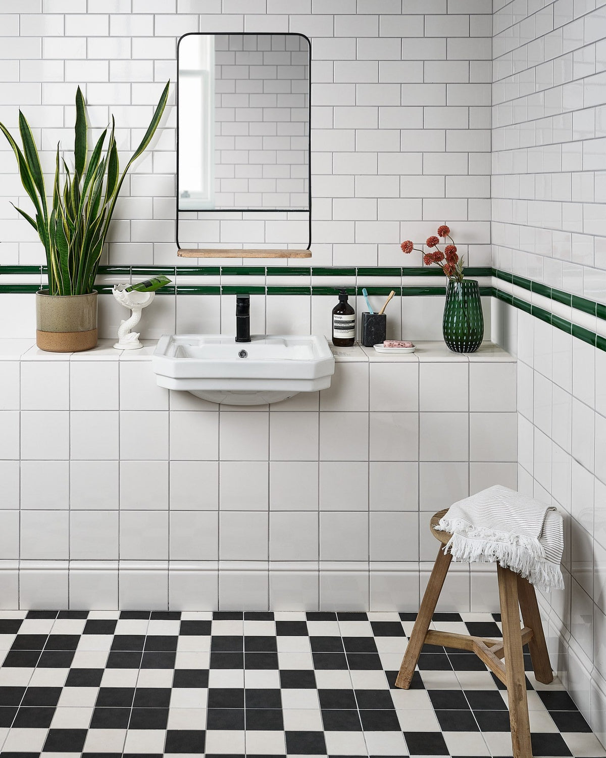 Ca’ Pietra Victorian Style™ Wall Ceramic Cotton White Square — official gallery image 11