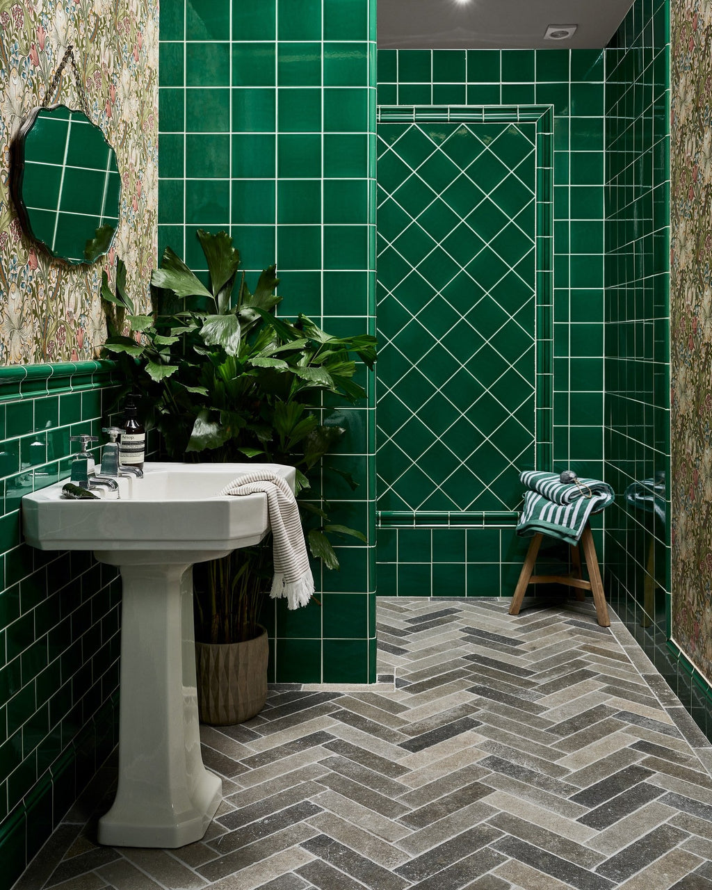 Ca’ Pietra Victorian Style™ Wall Ceramic Emerald Green Dado Crackle Glaze — official gallery image 2