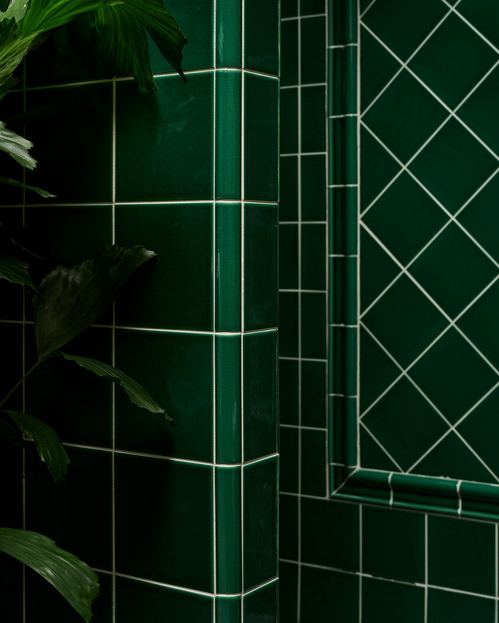 Ca’ Pietra Victorian Style™ Wall Ceramic Emerald Green Simple Beading Crackle Glaze — official gallery image 3