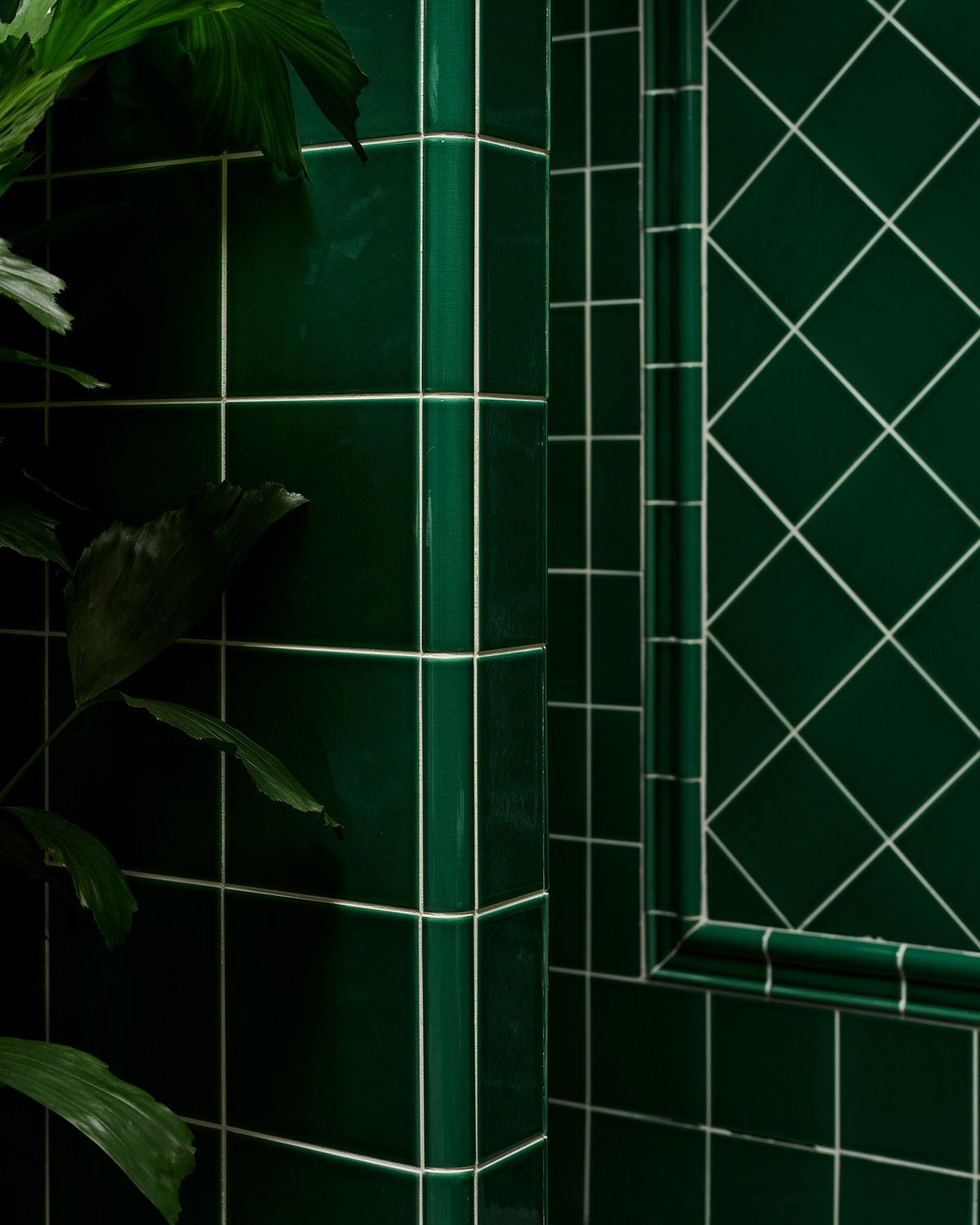 Ca’ Pietra Victorian Style™ Wall Ceramic Emerald Green Simple Beading Crackle Glaze — official gallery image 3