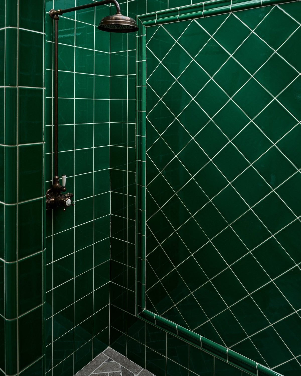 Ca’ Pietra Victorian Style™ Wall Ceramic Emerald Green Simple Beading Crackle Glaze — official gallery image 4