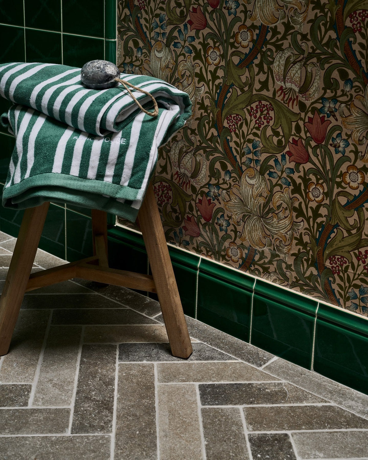 Ca’ Pietra Victorian Style™ Wall Ceramic Emerald Green Skirting — official gallery image 1