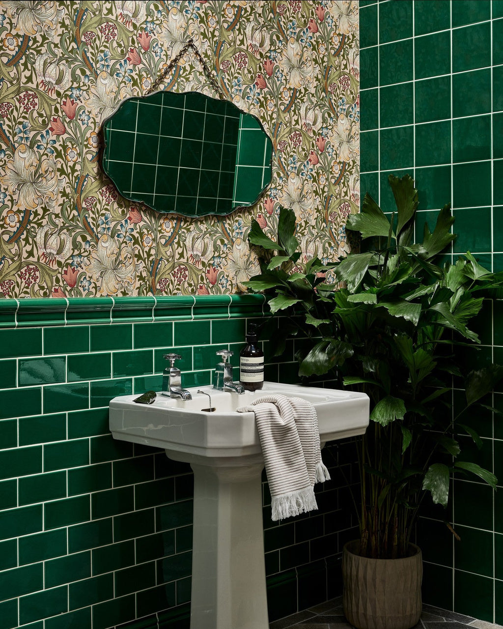 Ca’ Pietra Victorian Style™ Wall Ceramic Emerald Green Skirting — official gallery image 3