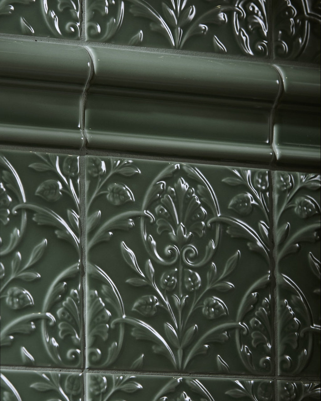 Ca’ Pietra Victorian Style™ Wall Ceramic Hampton Court Vines Cabbage Green Gloss — official gallery image 3