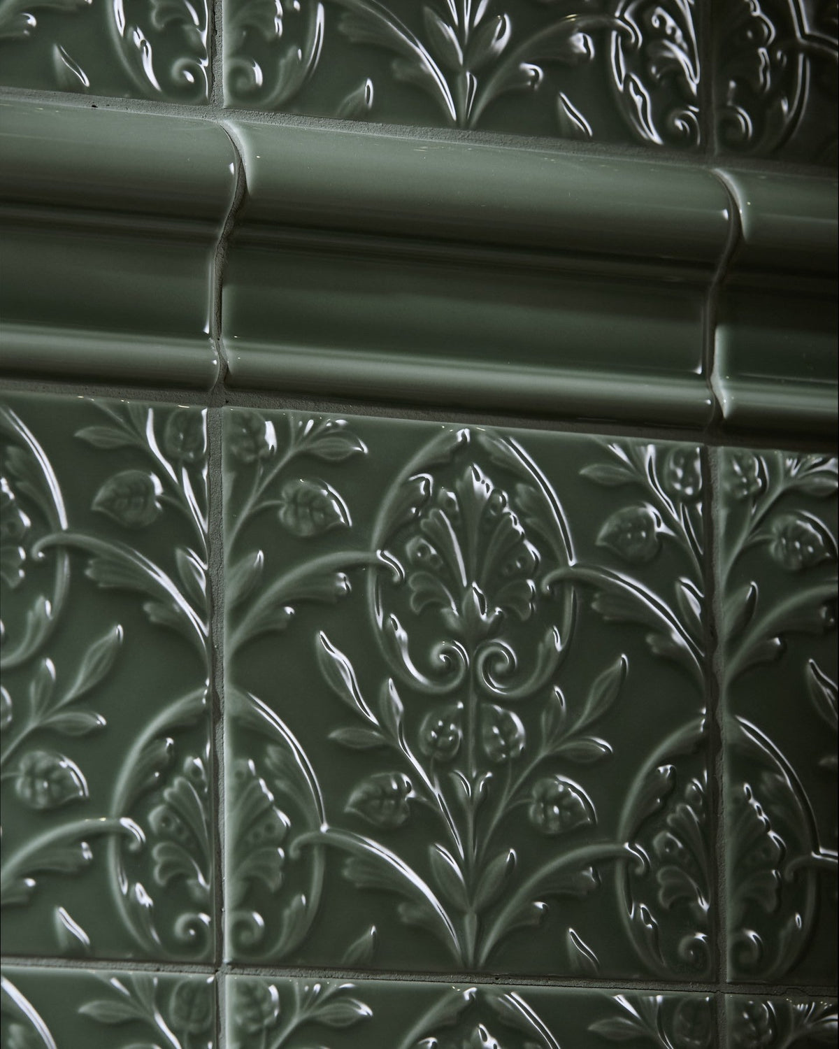 Ca’ Pietra Victorian Style™ Wall Ceramic Hampton Court Vines Cabbage Green Gloss — official gallery image 3