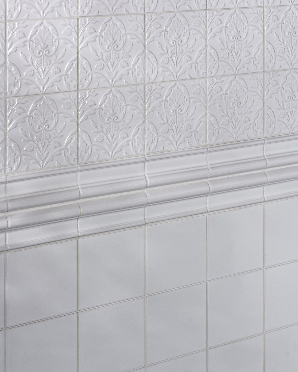 Ca’ Pietra Victorian Style™ Wall Ceramic Hampton Court Vines Cotton White Gloss — official gallery image 1