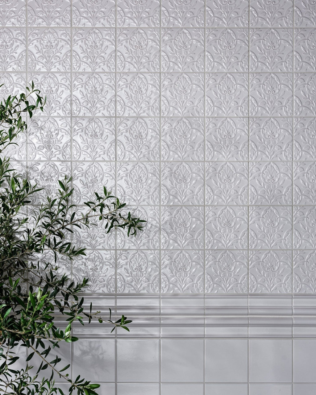 Ca’ Pietra Victorian Style™ Wall Ceramic Hampton Court Vines Cotton White Gloss — official gallery image 2