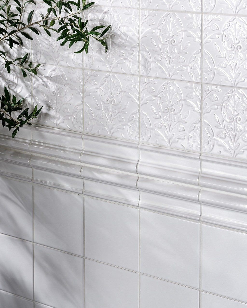 Ca’ Pietra Victorian Style™ Wall Ceramic Hampton Court Vines Cotton White Gloss — official gallery image 6