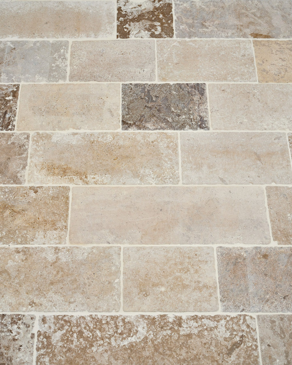 Ca’ Pietra Vieux Bourgogne Limestone Cobbles Weathered Finish — official gallery image 2