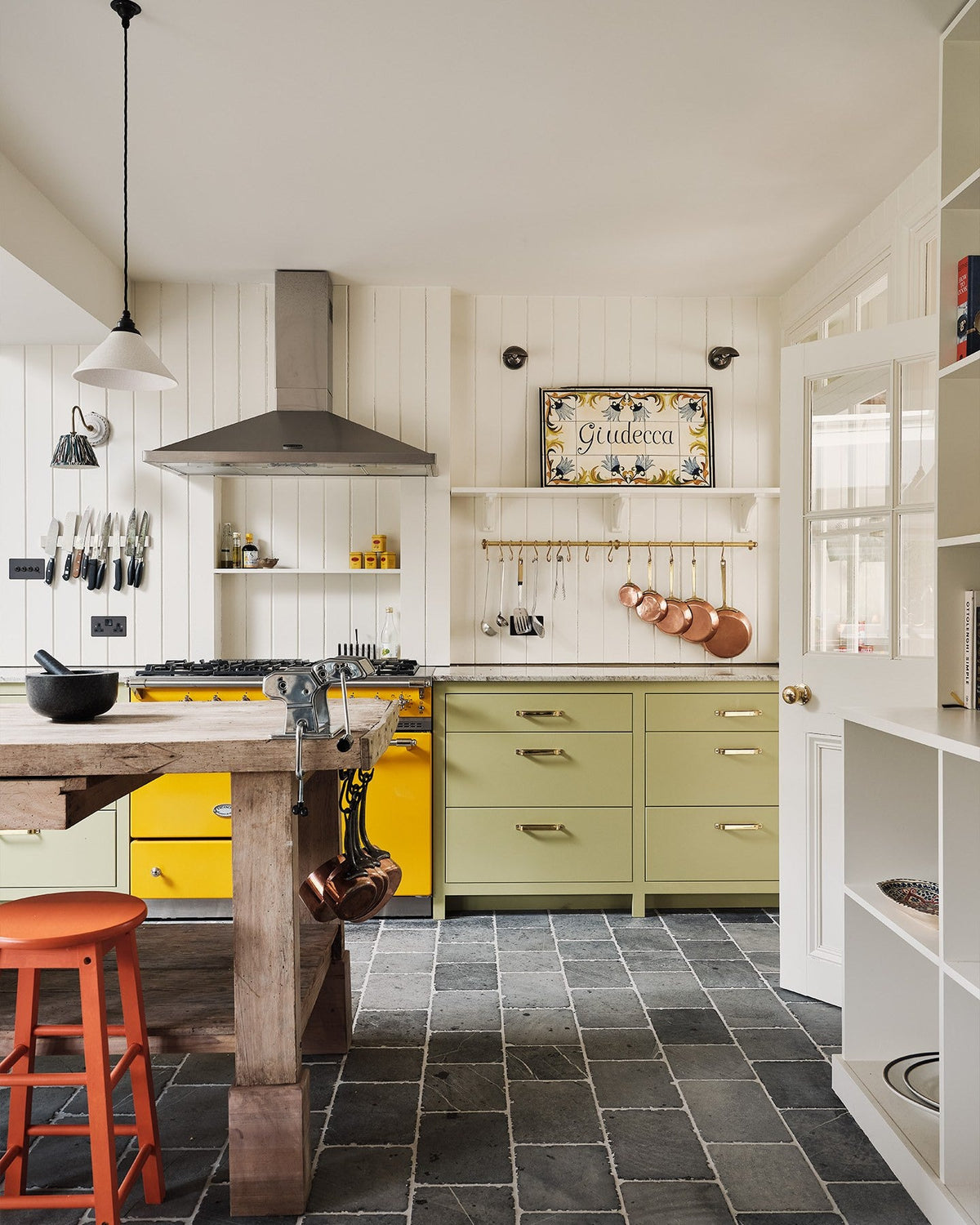 Ca’ Pietra Wexford Limestone Cobble Tumbled Finish — official gallery image 1