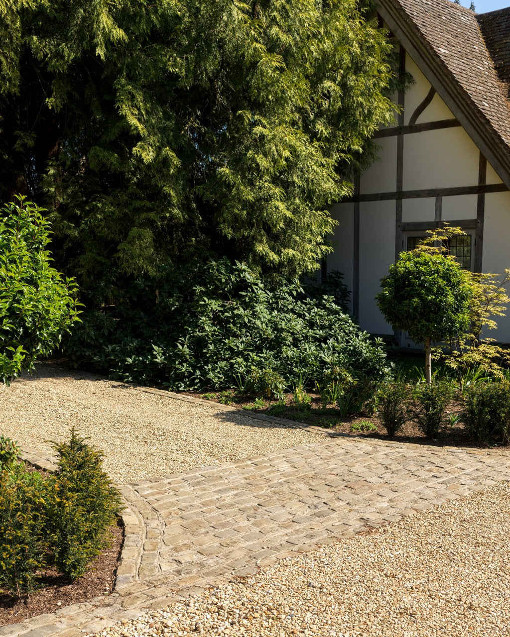 Ca’ Pietra Windsor Sandstone Cobble Reclaimed & Sawn — official gallery image 1