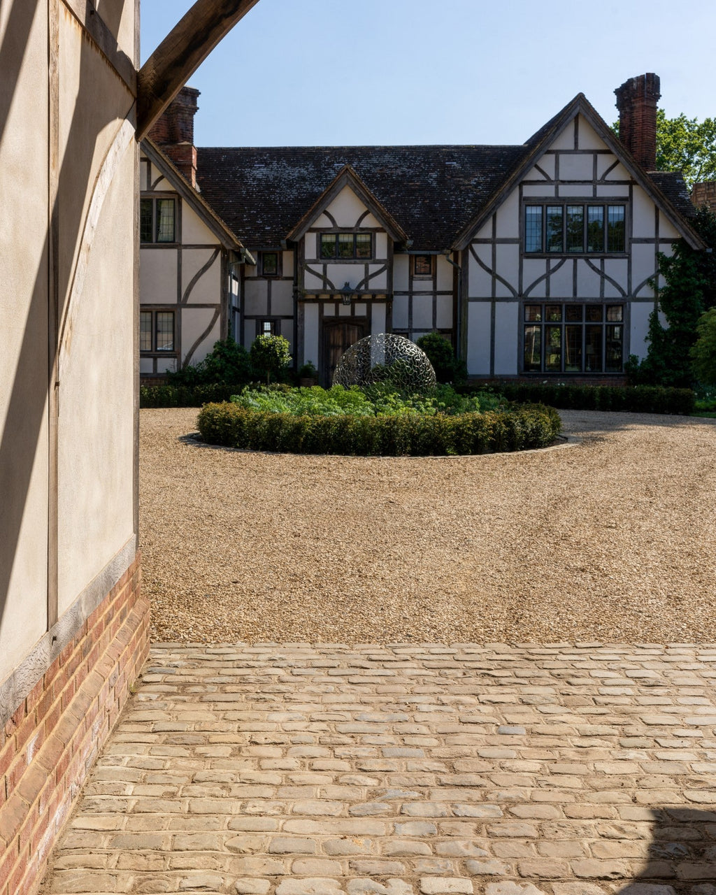 Ca’ Pietra Windsor Sandstone Cobble Reclaimed & Sawn — official gallery image 10